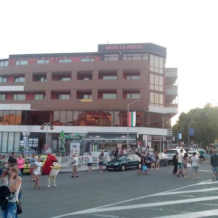 La Piazza Primorsko Rooms & Apartments Eksteriør billede